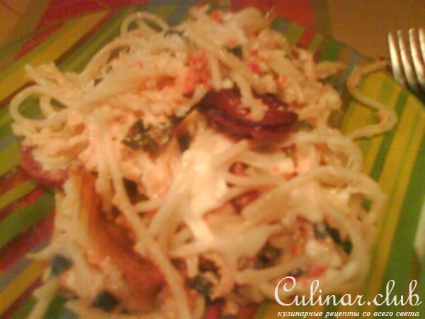 vazdushni omlet so spageti i kolbasoi saliami
