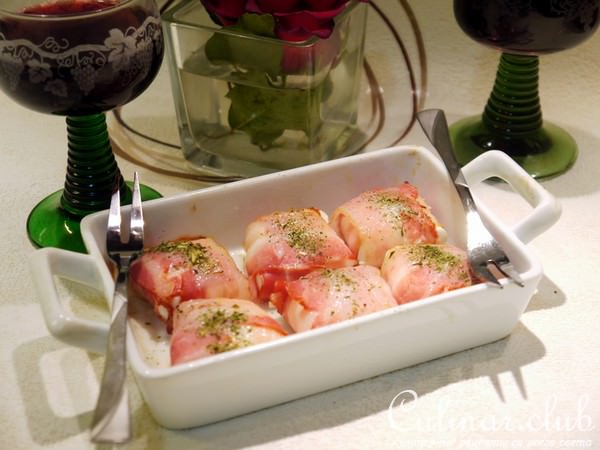 Запеченый в беконе козий сыр (закуска к вину)