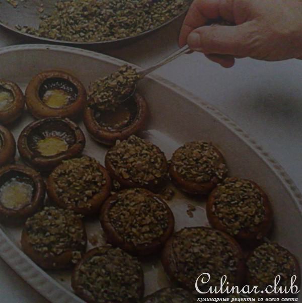 фаршированные и запеченные шляпки грибов