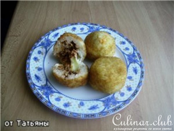 Рисовые крокеты с начинкой из фарша и сыра