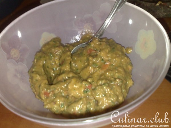 Кейсадиас с помидорами луком и соусом