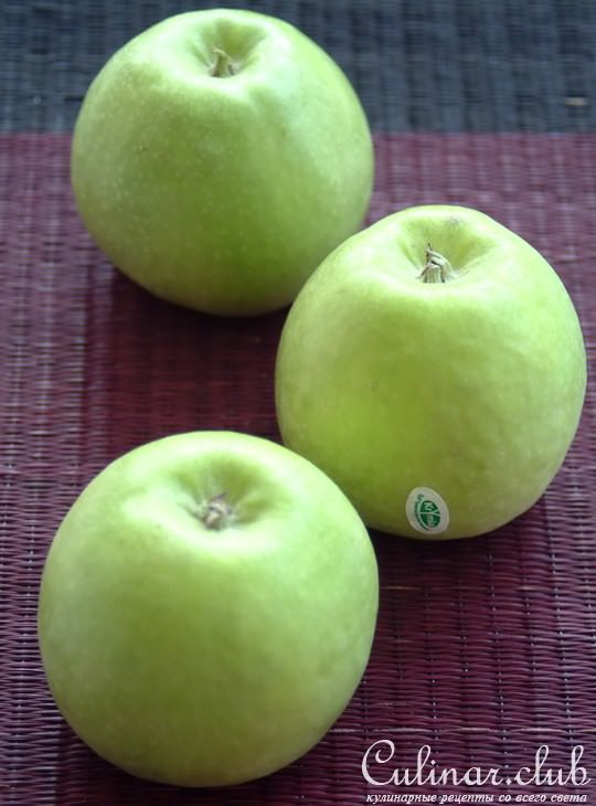 Яблоки запеченные с нежным куриным паштетом под ежевичным соусом