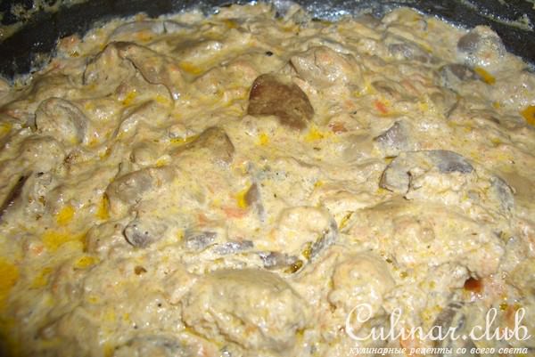 Ароматная печенка с грибами.