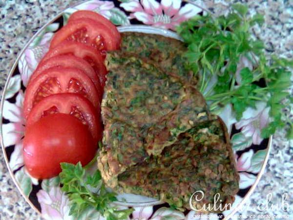 Кюкю (запеканка из зелени с орешками)