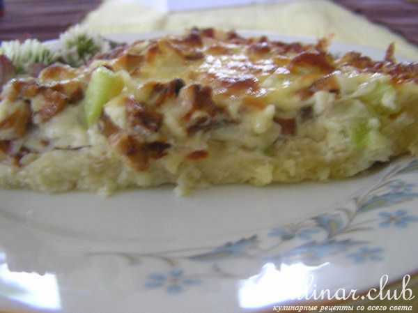 Пирог с лисичками и цуккини