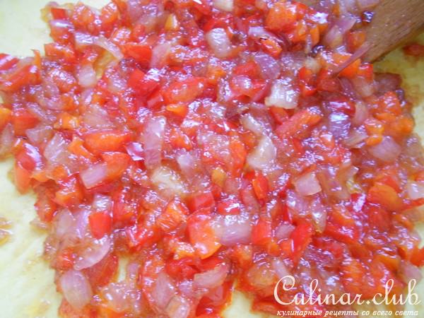 Яйца по-королевски с луковым чатни