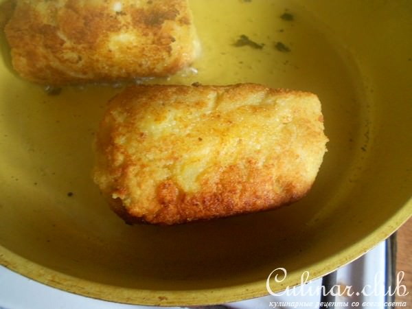 Яйца по-королевски с луковым чатни