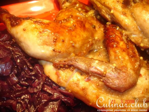 Краснокочанная капуста с грибами и беконом в виннном соусе
