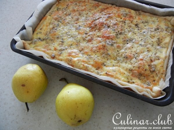Открытый французский пирог с грушами и сырами