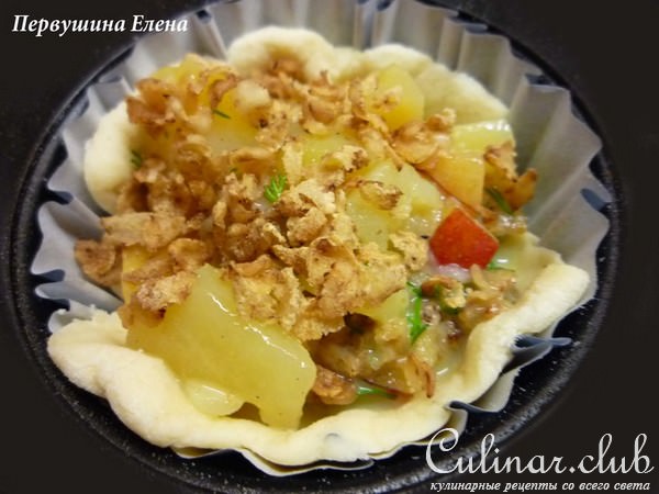 Слойки заливные с картофелем и сливами