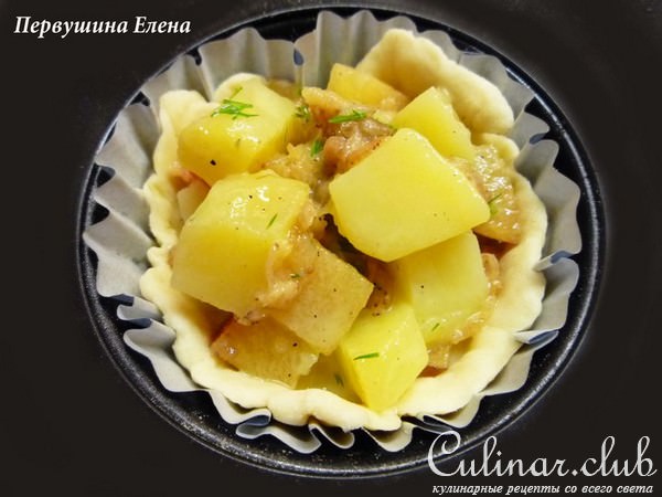 Слойки заливные с картофелем и сливами