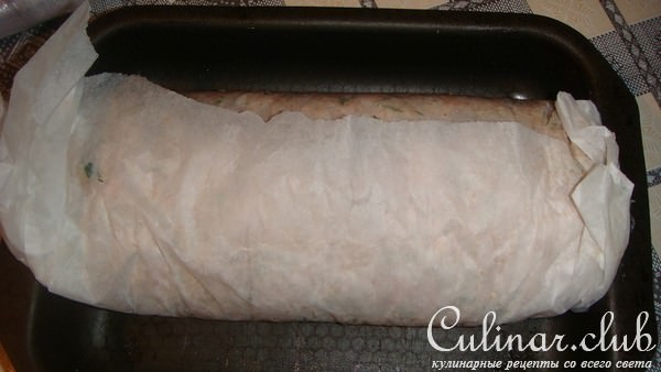 Куриный рулет с зеленым луком и яйцом