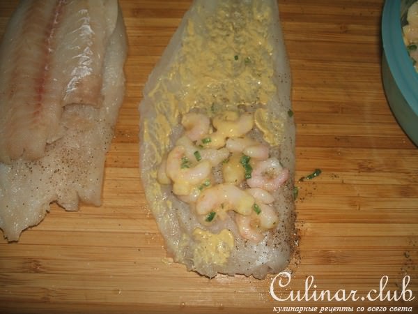 рыбные роллы с креветками в соусе