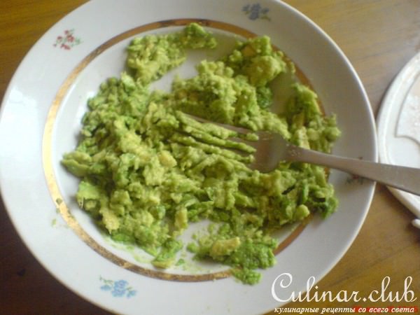 Куриные наггетсы с соусом гуакамоле