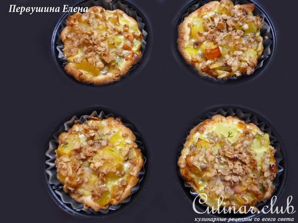 Слойки заливные с картофелем и сливами