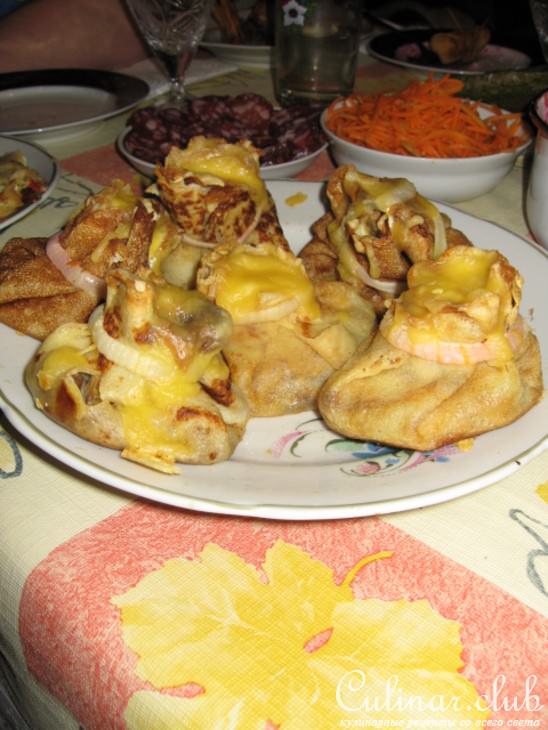 Блинные мешочки с мясной начинкой