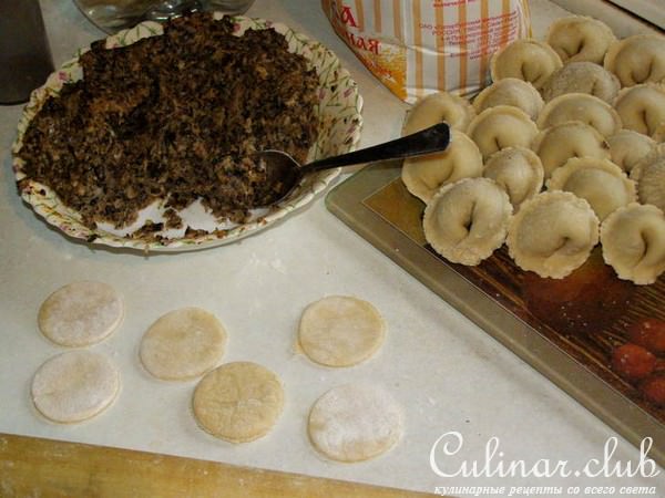 пельмени с мясом и сушёными грибами