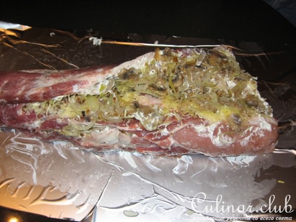 Мясной рулет с грибами