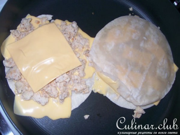 тортилии с мясом и сыром
