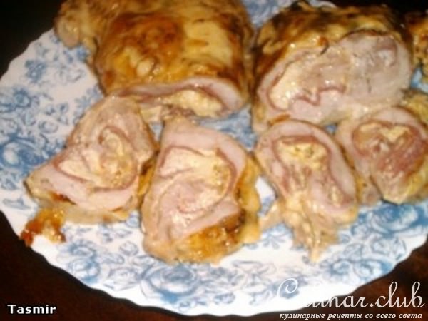 Куриный рулет с плавленным сыром и беконом