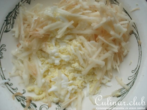 Хрустящие "лодочки" с копченой рыбой и яблоком