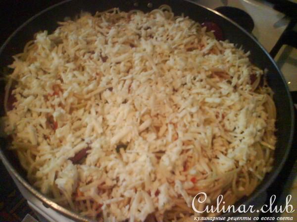 vazdushni omlet so spageti i kolbasoi saliami