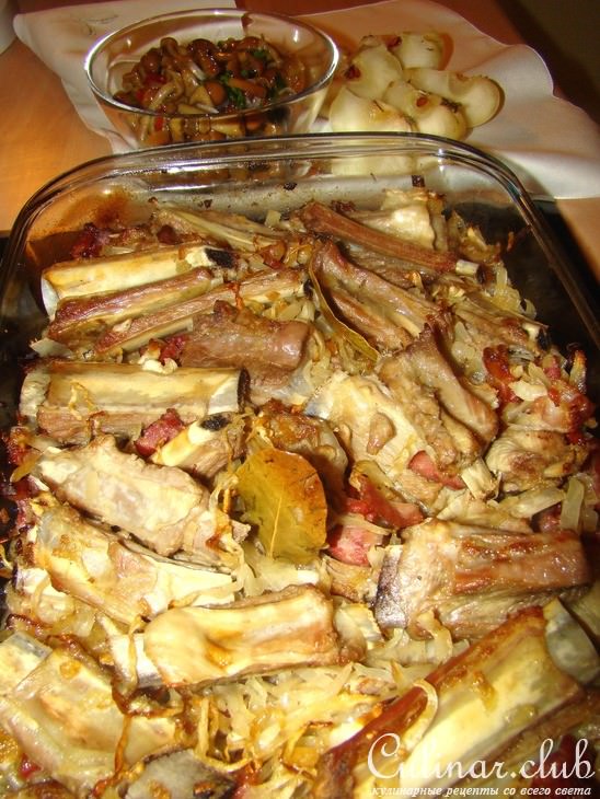Грудинка телячья, тушеная в квашеной капусте