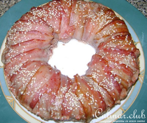 Рулет мясной "Праздничное кольцо"