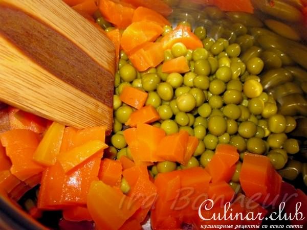 Горячий салат из курицы гриль с кукурузой