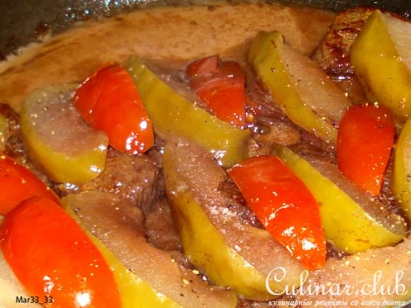 Мясо, вино и зеленые яблоки