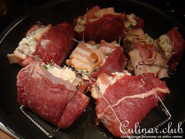 Мясные рулетики с творогом