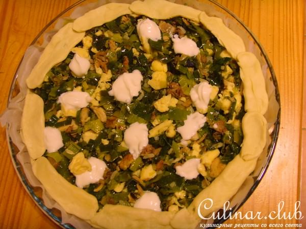 Киш (открытый пирог) из лука-порея, курочки и омлета