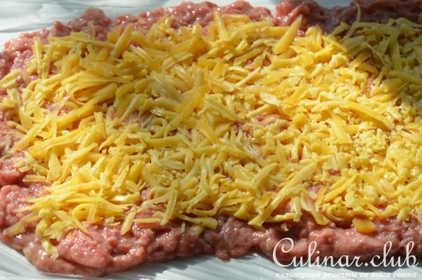 Мясной рулет с сыром
