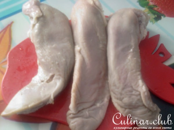Язычки, тушёные в сливочном пикантном соусе с овощами