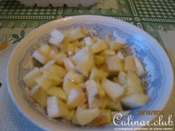 Шашлычки из индейки на подушке из яблок и сельдерея