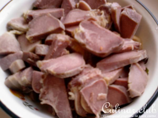 Язычки, тушёные в сливочном пикантном соусе с овощами