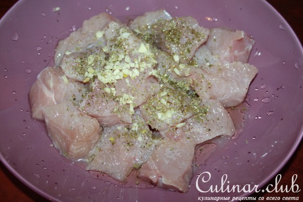 Шашлычки из индейки с овощами и маслинами 