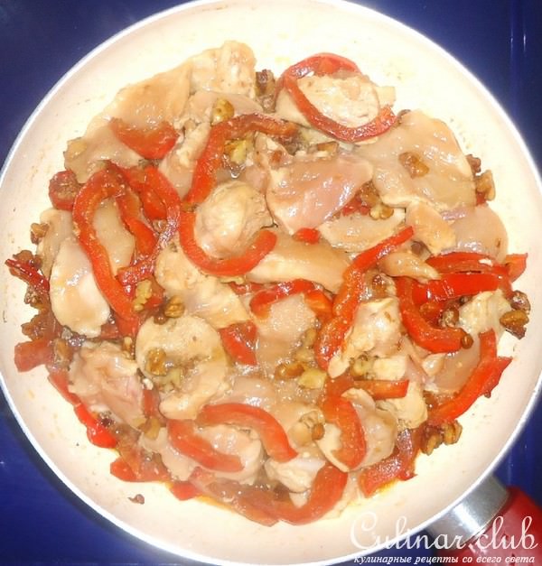 Пикантная курочка с грецкими орехами