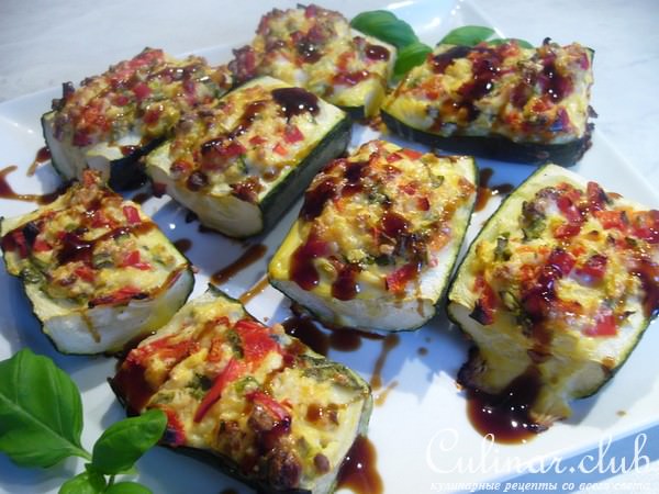 Лодочки из цукини с брынзой и овощами
