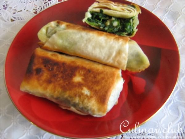 Лаваш с яйцом и шпинатом.