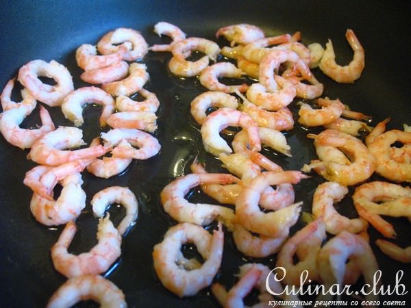 Тушеные креветки с кабачками