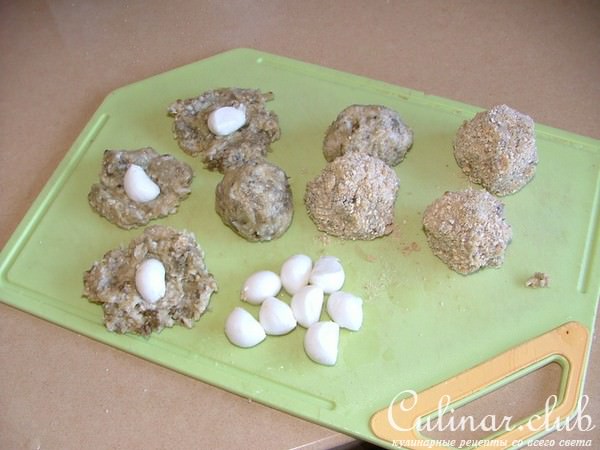Шарики из баклажан с горчичным соусом