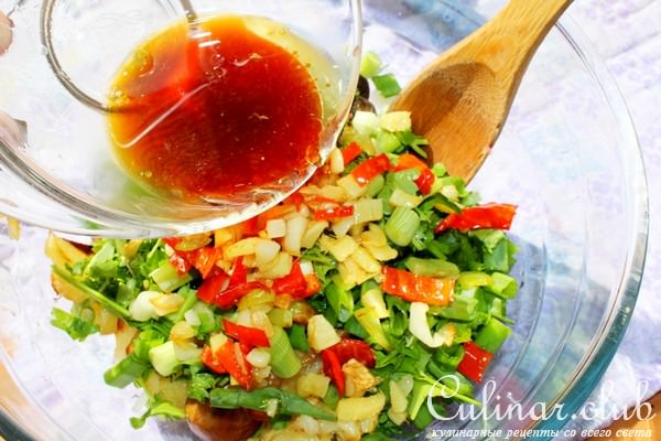 Запеченные шампиньоны с картофелем с острым соусом.