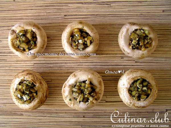 Печеные шампиньоны с луком и соевым соусом