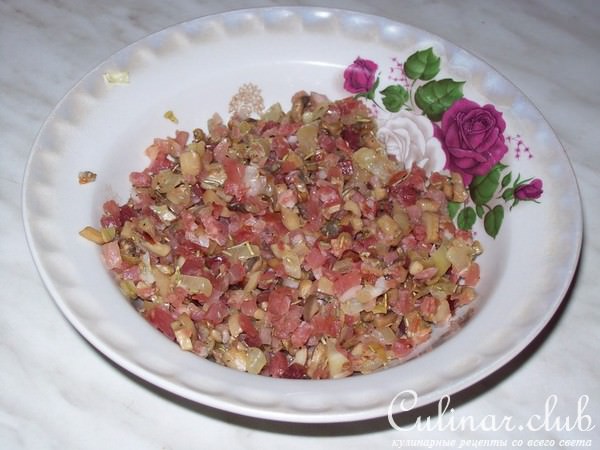 Фаршированные шампиньоны с соусом.