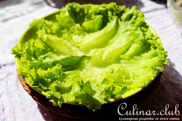 Запеченные шампиньоны с картофелем с острым соусом.