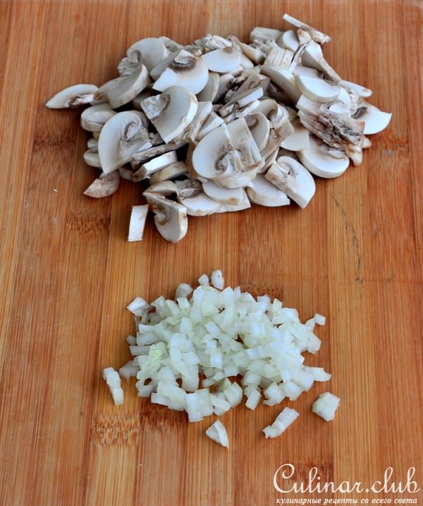Горячая закуска из грибов с сырным соусом