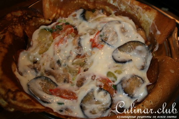 Блинчатый пирог с цуккини, баклажанами и грибами