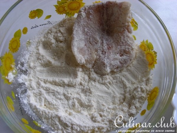 Рыба в льезоне и ореховой крошке