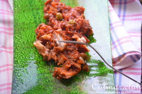 Скумбрия с зеленым горошком